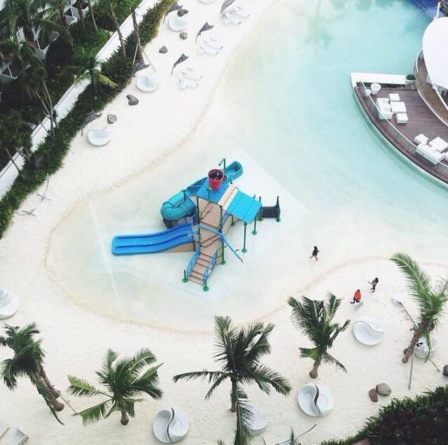 Azure Urban Beach Resort Manila By Radlett Exterior photo