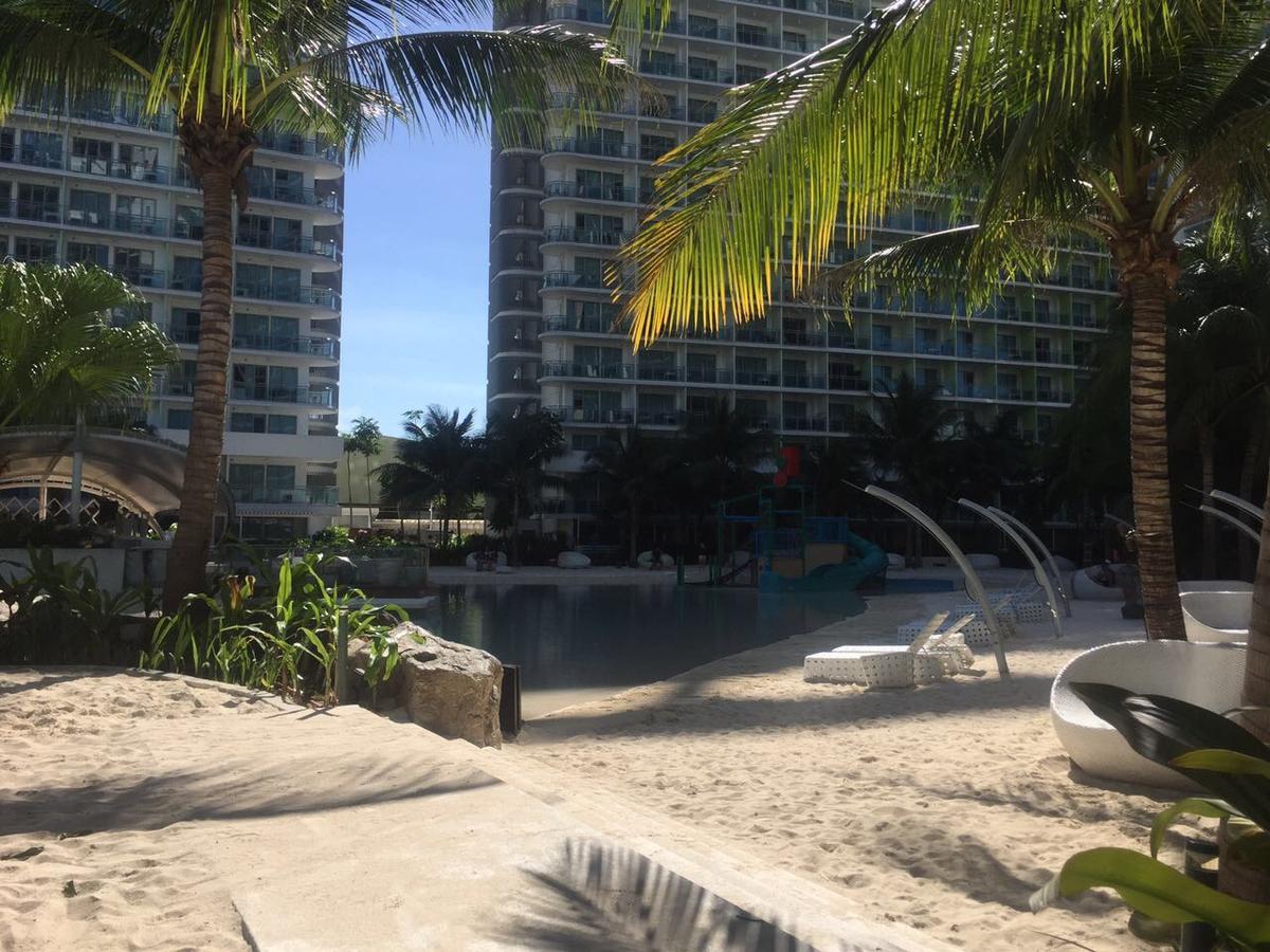 Azure Urban Beach Resort Manila By Radlett Exterior photo