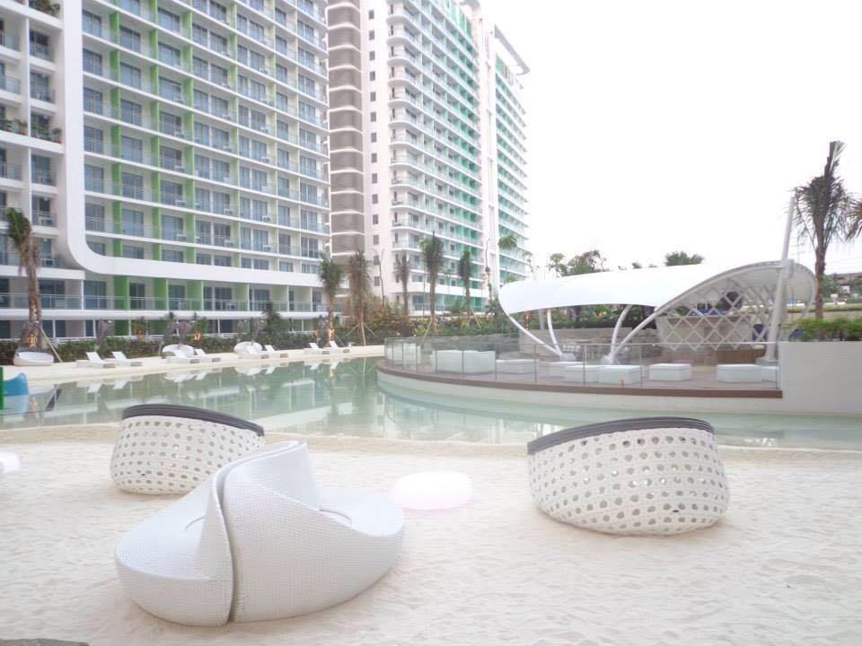 Azure Urban Beach Resort Manila By Radlett Exterior photo