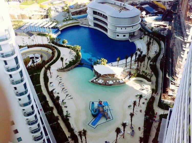 Azure Urban Beach Resort Manila By Radlett Exterior photo