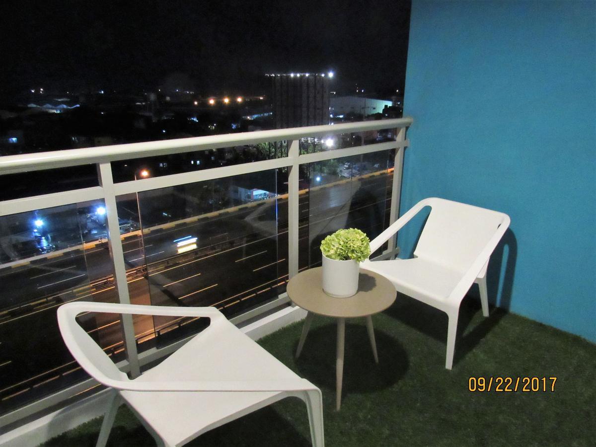 Azure Urban Beach Resort Manila By Radlett Exterior photo
