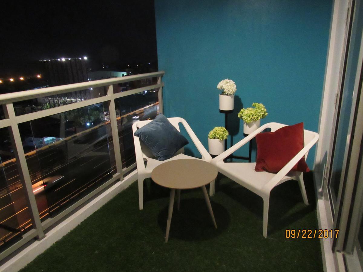 Azure Urban Beach Resort Manila By Radlett Exterior photo