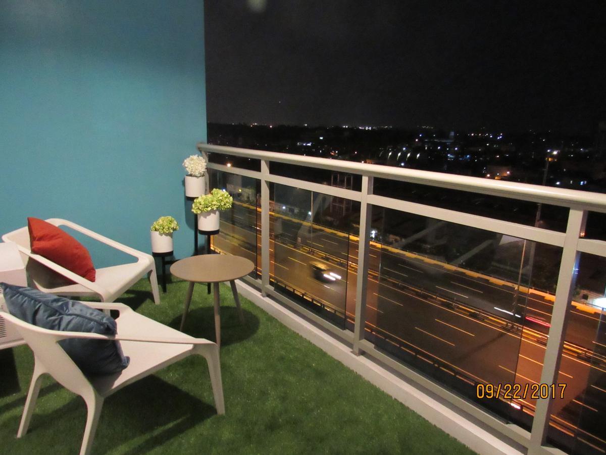 Azure Urban Beach Resort Manila By Radlett Exterior photo