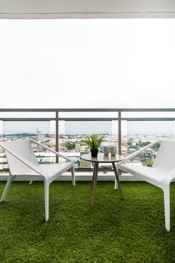 Azure Urban Beach Resort Manila By Radlett Exterior photo