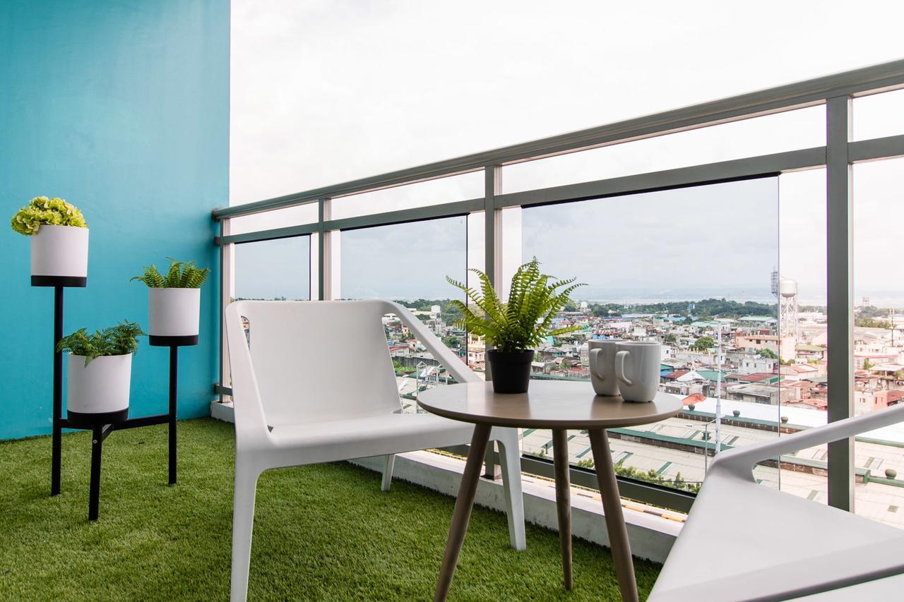 Azure Urban Beach Resort Manila By Radlett Exterior photo