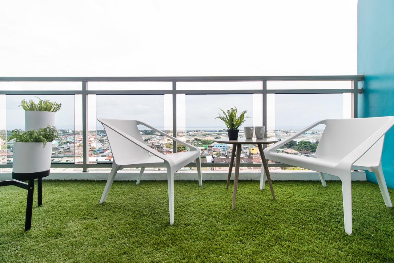 Azure Urban Beach Resort Manila By Radlett Exterior photo